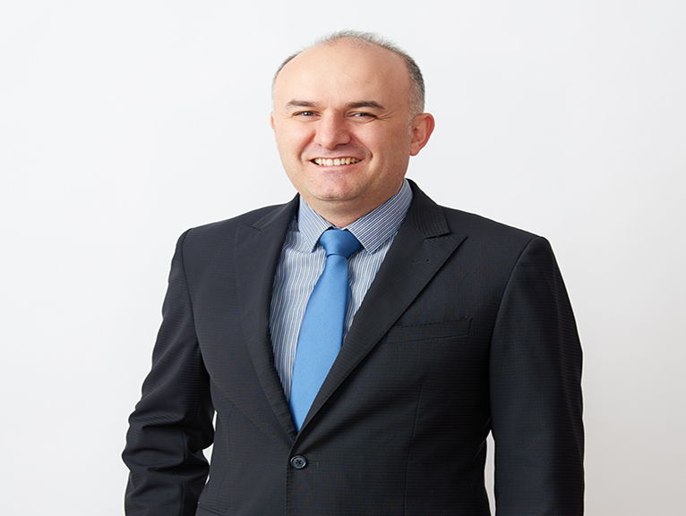 AKK�K HOLD�NG'DE �ST D�ZEY �K� ATAMA